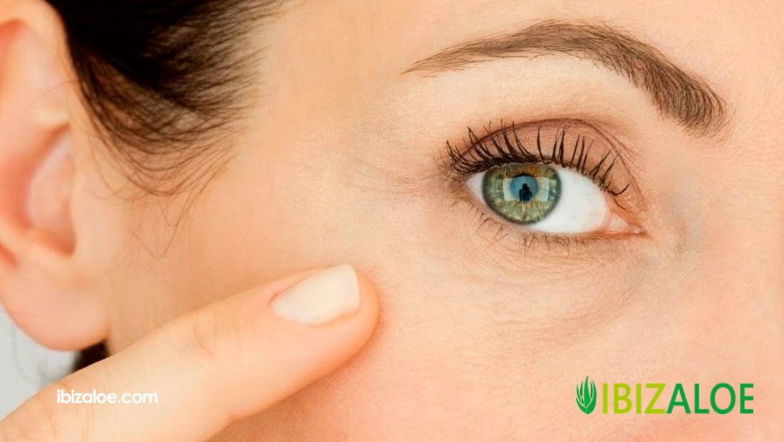 contorno de ojos con aloe vera y otros ingredientes naturales